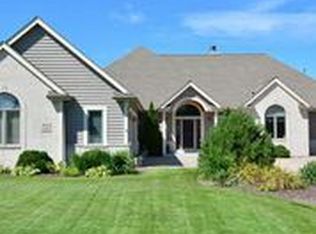 W261N2827 Deer Haven Dr, Pewaukee, WI 53072