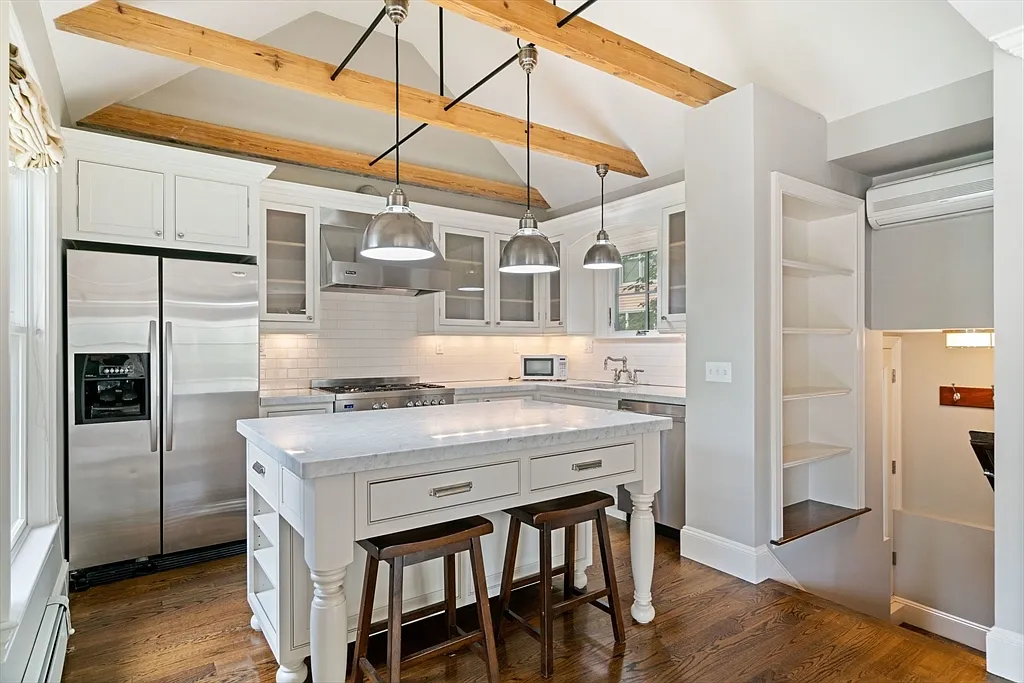 2 bed, 2.5 bath, 1664 sqft, $5,100 — Photo 4