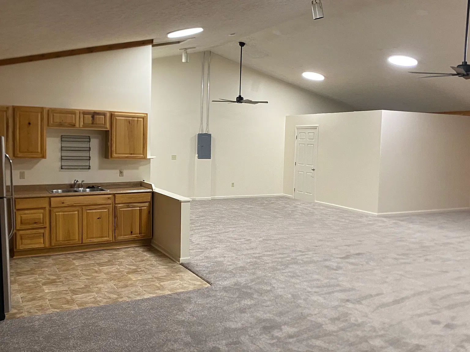 2 bed, 1.5 bath, 1800 sqft, $1,425 — Photo 2