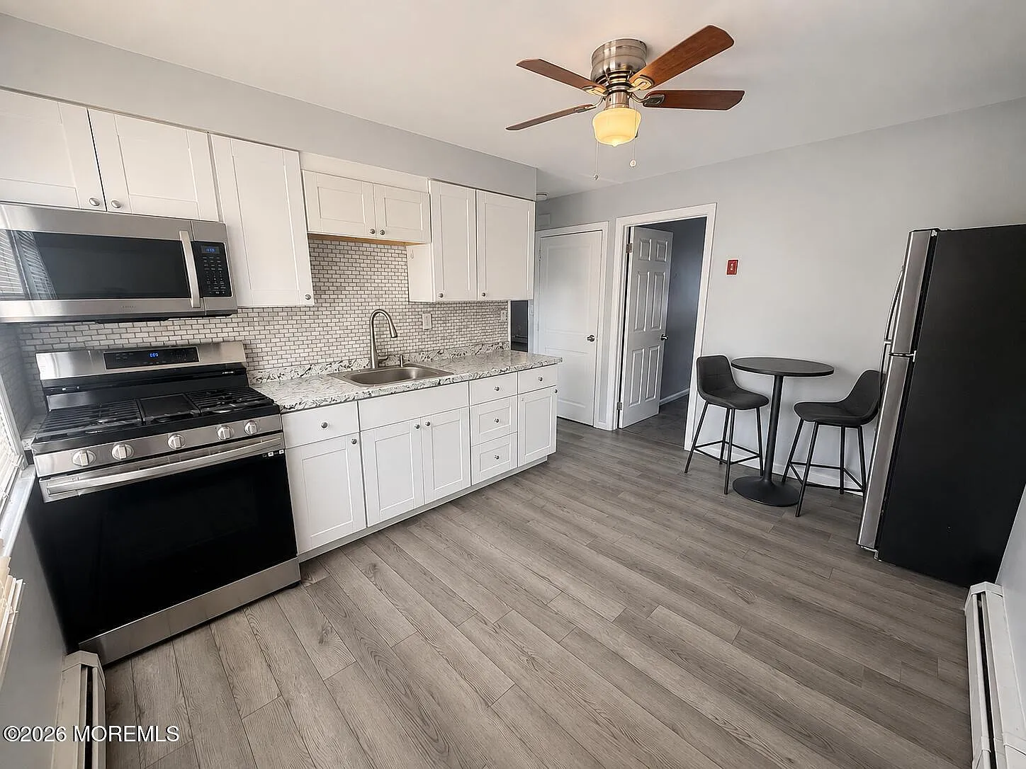 2 bed, 1.0 bath, 750 sqft, $2,300 — Photo 2