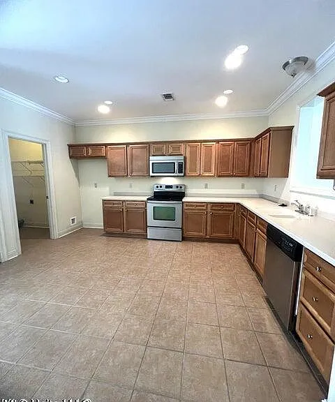 910 Jefferson Dr — Photo 6