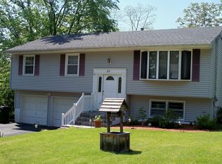 89 Cardinal Dr, Poughkeepsie, NY 12601