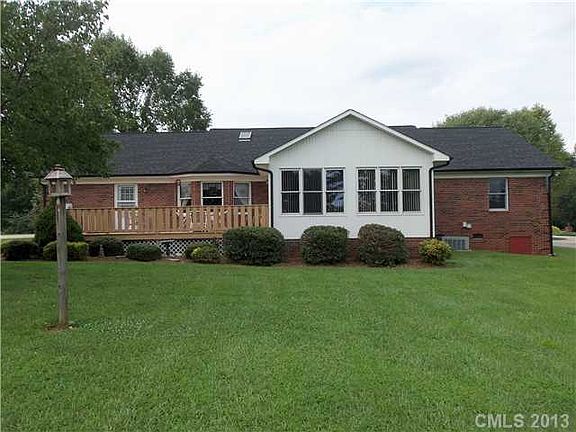 2nd image of 181 Beech Brook Ln