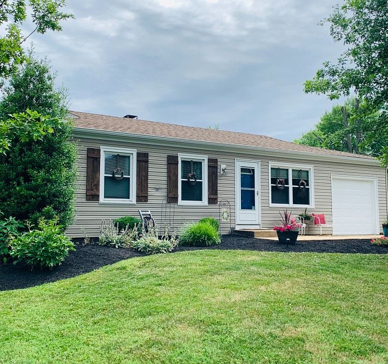 2nd image of 1012 Savoy Ln #4