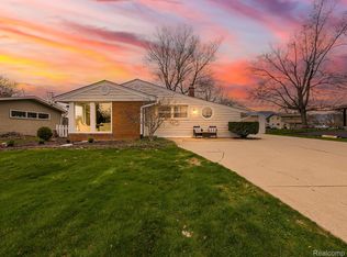 28600 Southpointe Rd, Grosse Ile, MI 48138