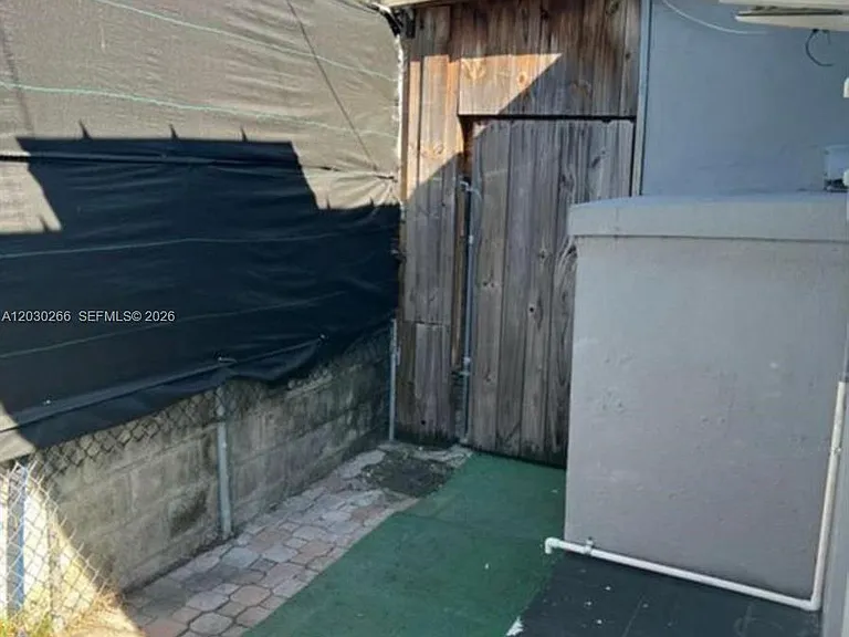 1821 SW 7th St #7 — Photo 10