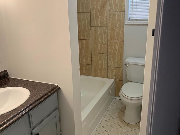 5th image of 921 Catharine St