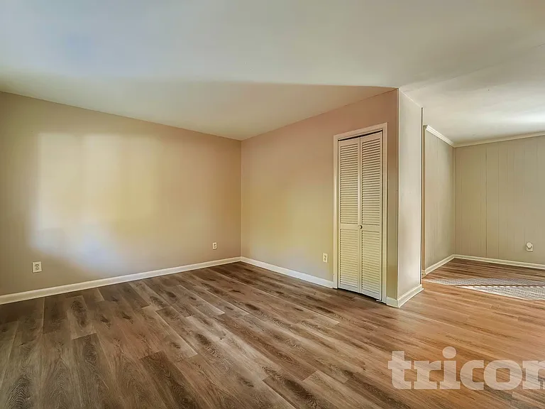 2381 Melody Ln NW — Photo 3