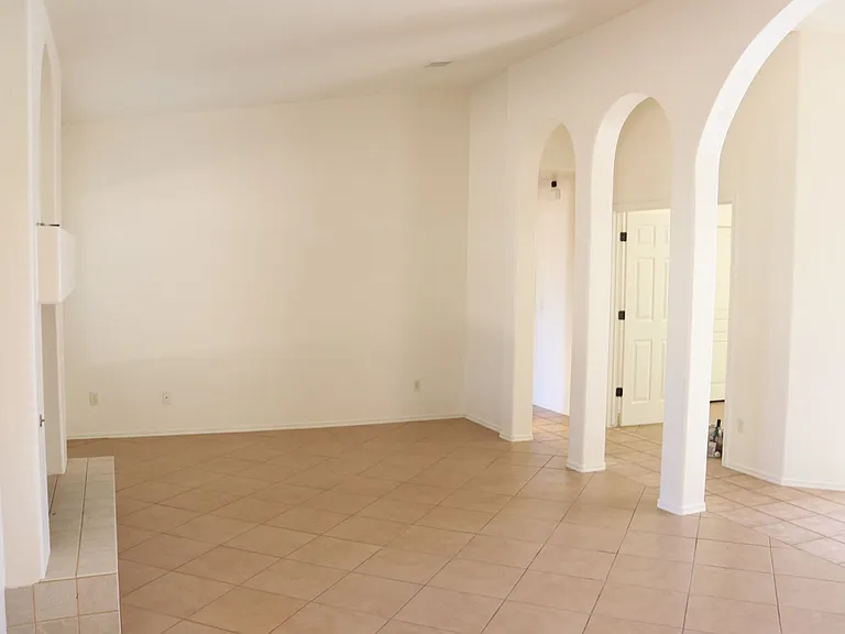 3357 Plaza Candida — Photo 3