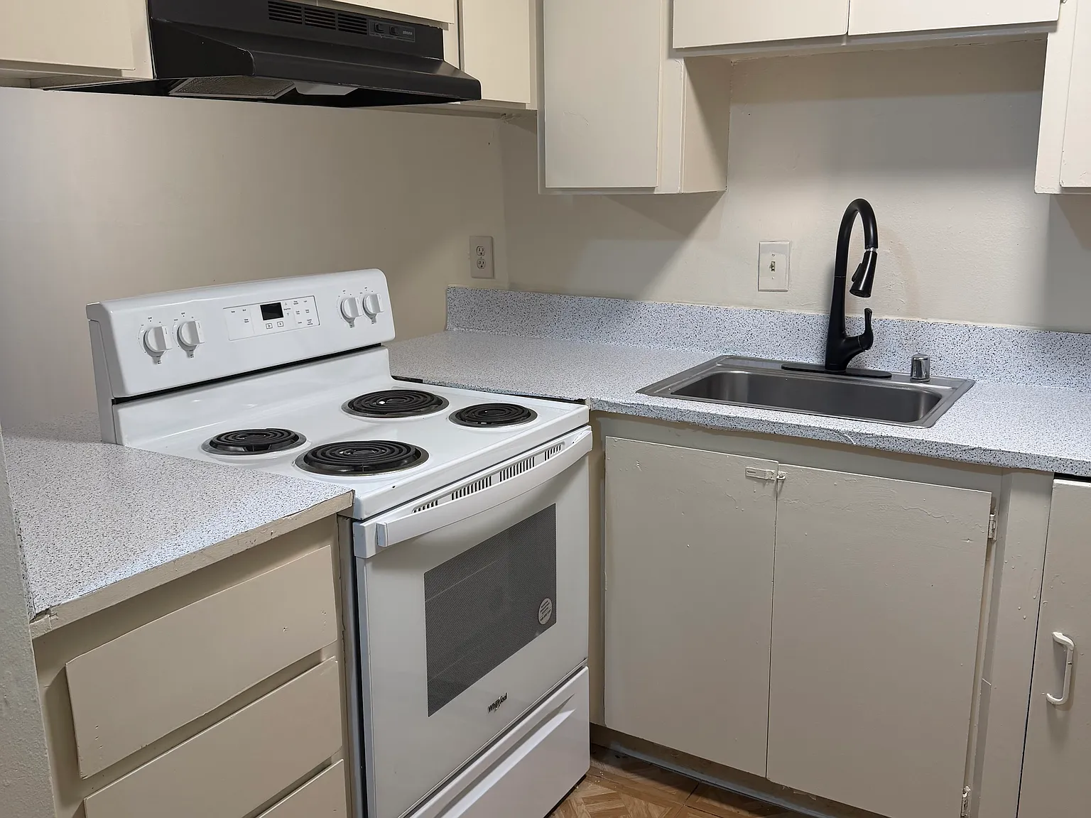 2 bed, 1.5 bath, 854 sqft, $2,300 — Photo 2