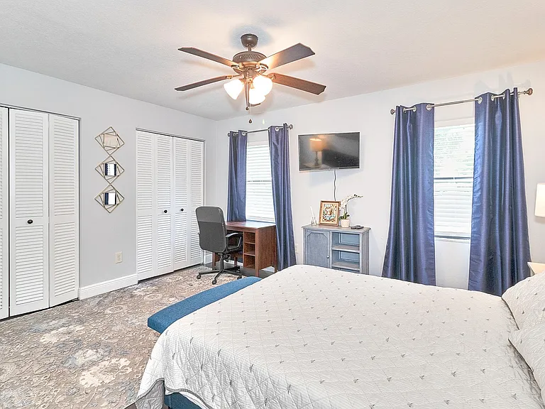 2417 W Stroud Ave #A — Photo 5