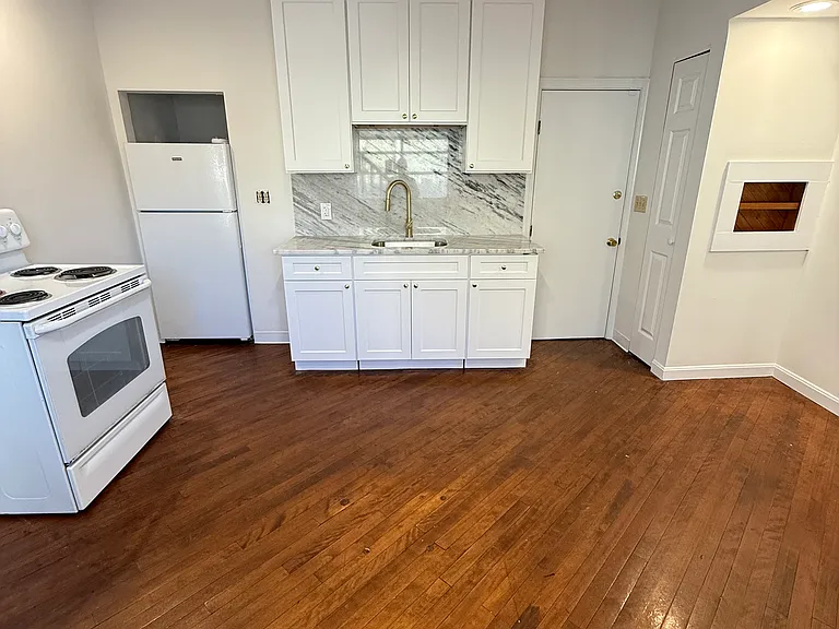 313 Essex St #105 — Photo 17