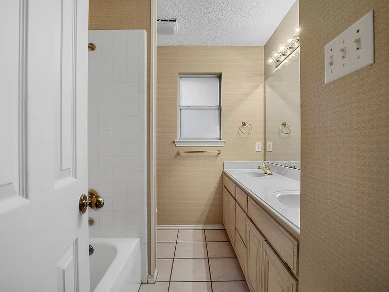 3040 Flamingo Cir — Photo 11
