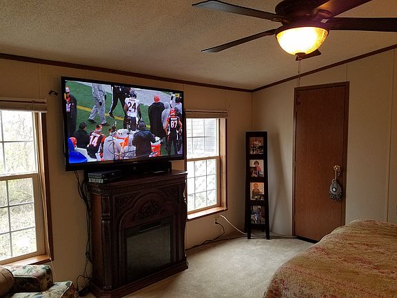Master Bedrm, walk-in closet