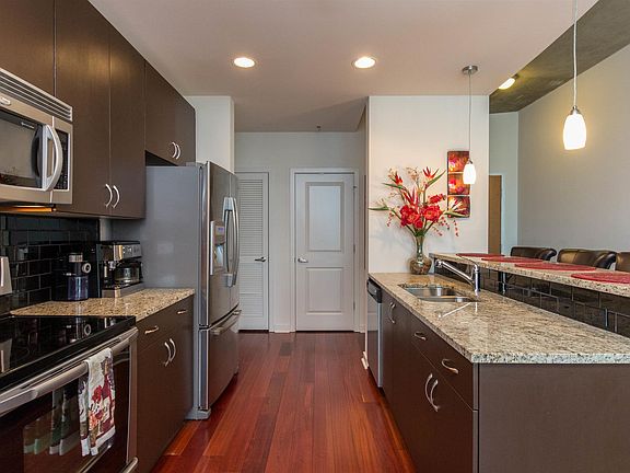 3rd image of 301 Demonbreun St Unit 1806