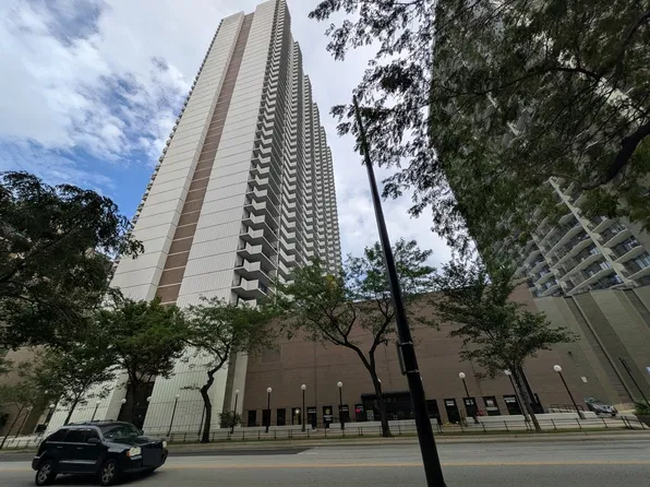 6033 N Sheridan Rd, Chicago, IL 60660