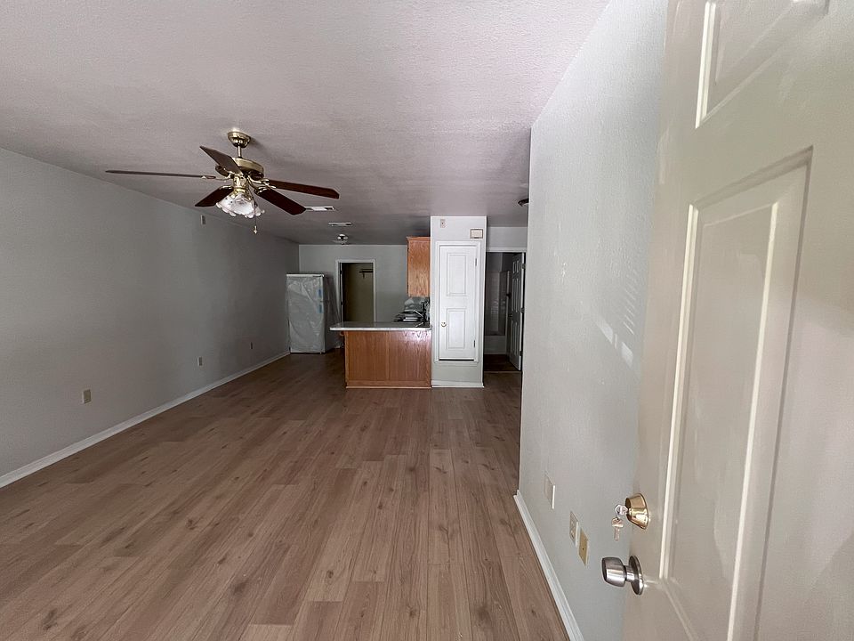 2nd image of 2907 Whisper Oaks Ln #D
