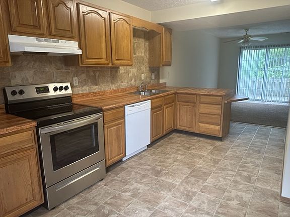 2nd image of 101-127 Weatheridge Dr #111