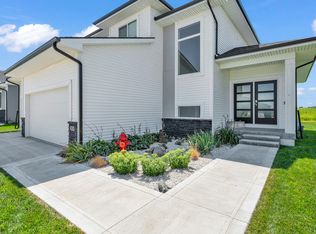 304 Creekside Dr SW, Bondurant, IA 50035
