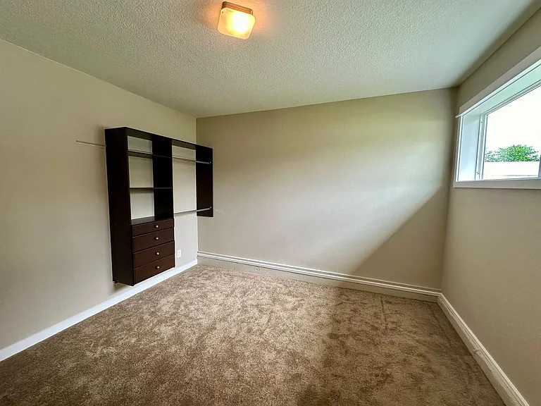 1098 SW Hensley Rd — Photo 12