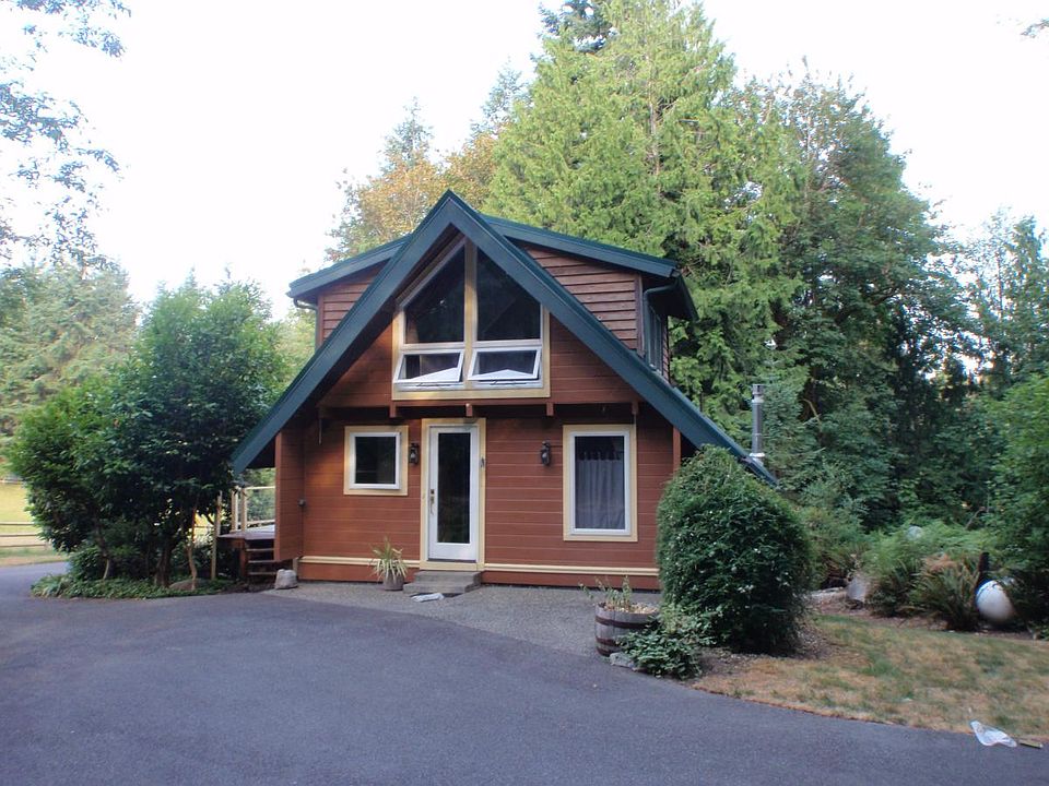 Cozy Log Home with Metal Roof