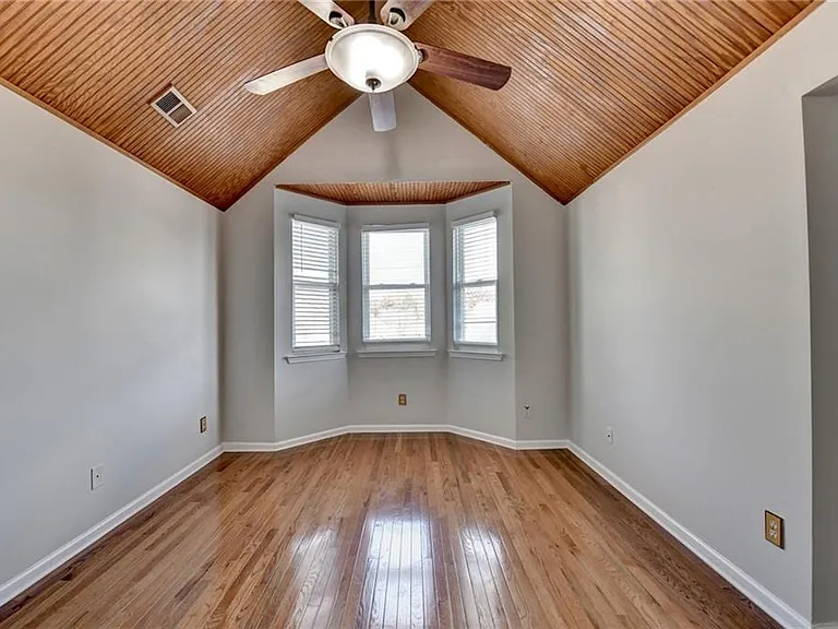 1112 Ashbury Dr — Photo 33