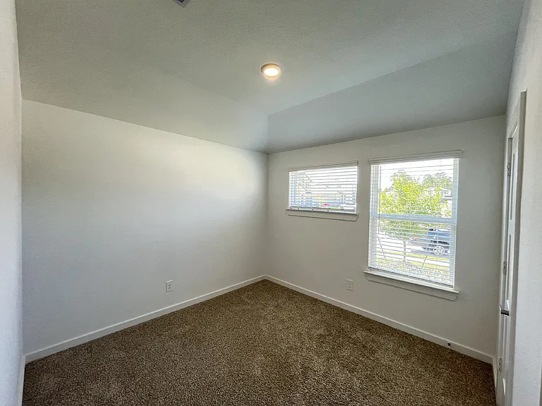 14206 Black Canyon Ln — Photo 3