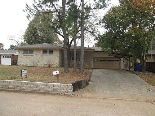 902 Hardin Dr Photo 1