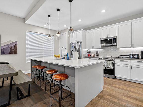 5th image of 297 Estates Cir