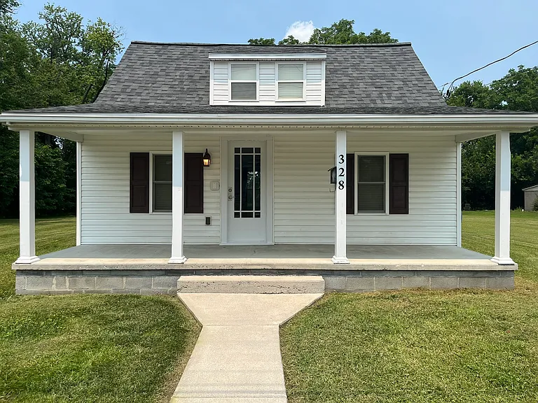 328 Tyrone St — Photo 1