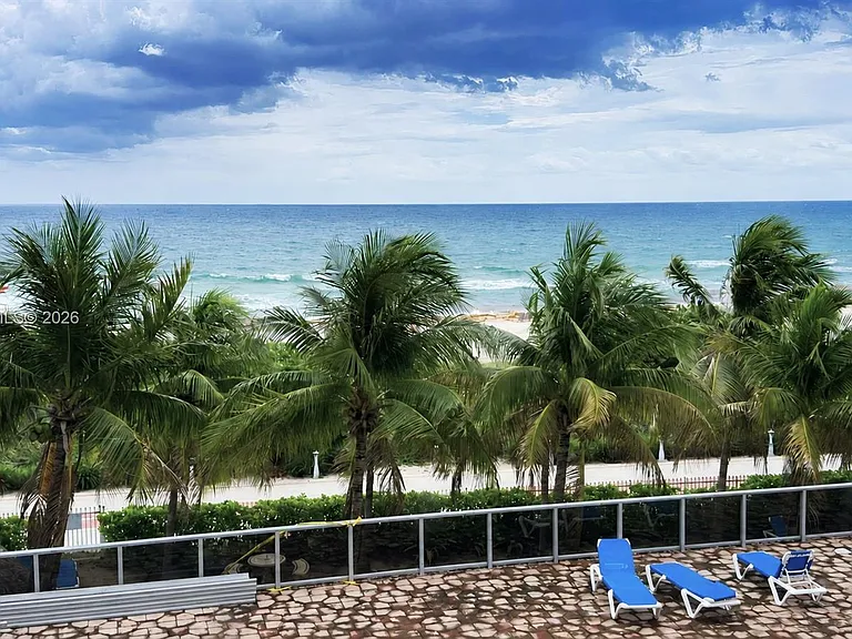 6039 Collins Ave #401 — Photo 7