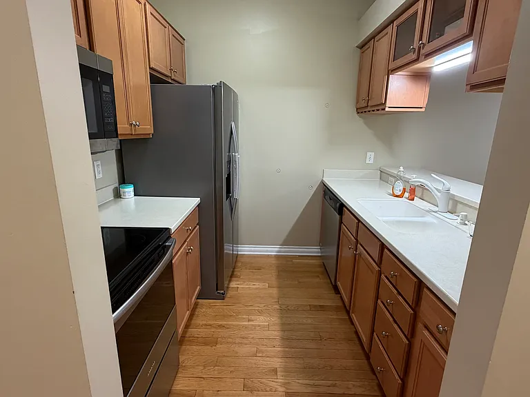 2122 Clinton St — Photo 9