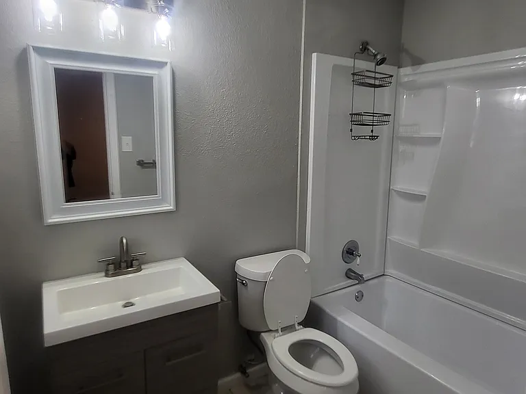 5604 Oak Grove Rd — Photo 16