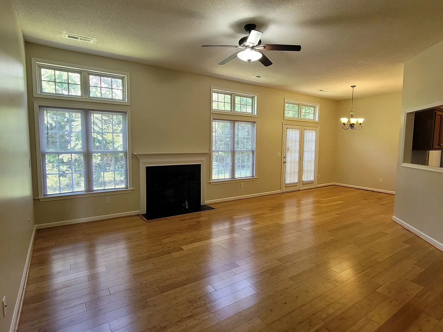 3 Bedroom In Lake Jeanette Three Meadows Neighborhood — Photo 2