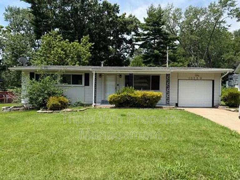 10329 Chesley Dr — Photo 2