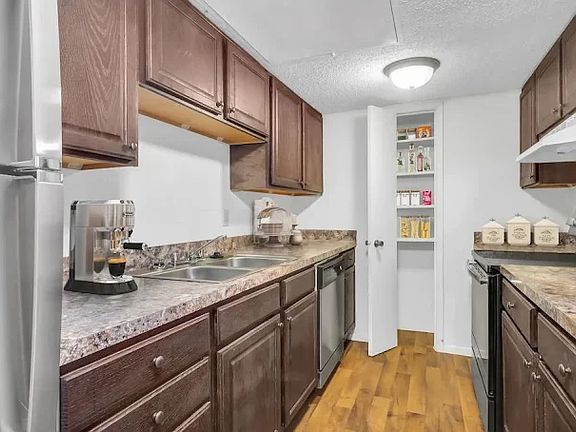 4th image of 902 Saint Paul Dr