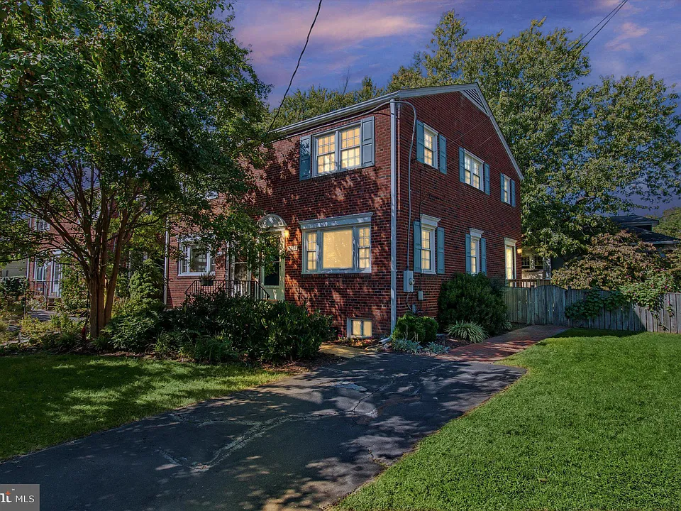 2214 Commonwealth Ave