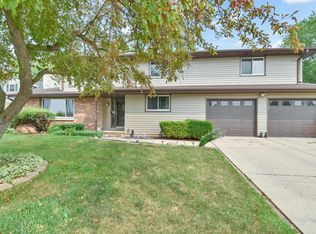 541 Alpine Dr, Green Bay, WI 54302