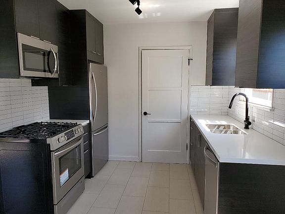 4th image of 724 Woodlawn Ave #724