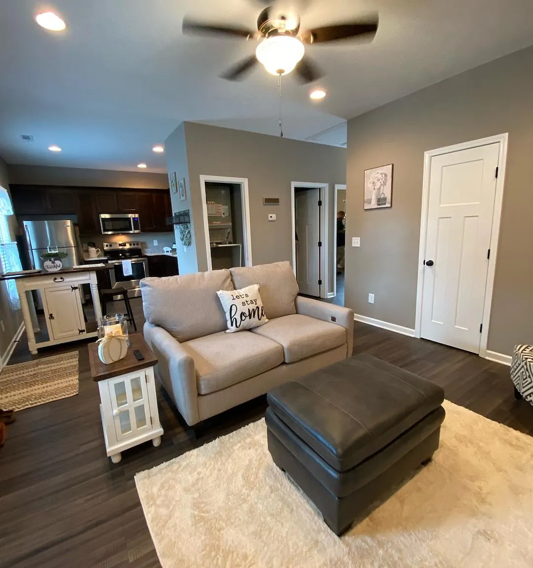 2 bed, 800 sqft, $1,275 — Photo 2