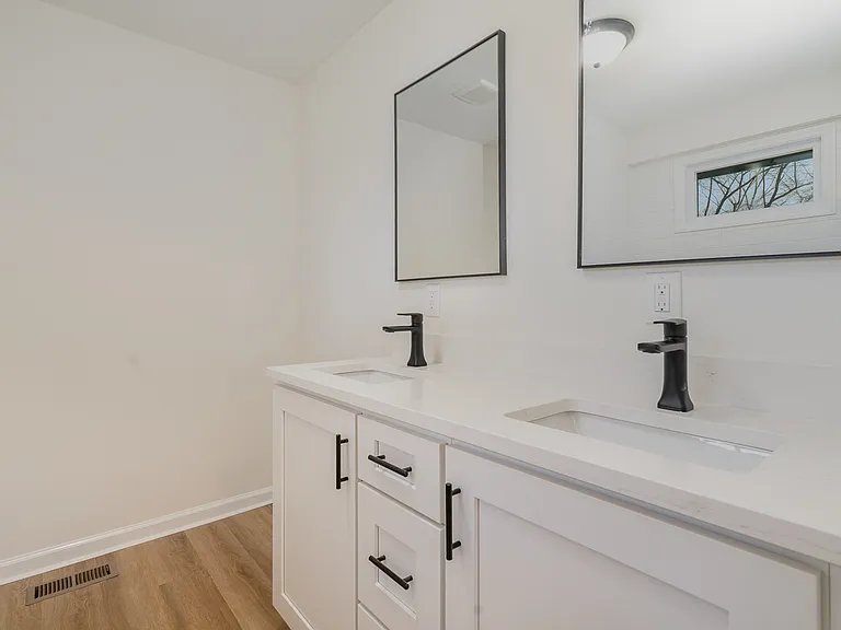 122 Brookside Dr — Photo 13