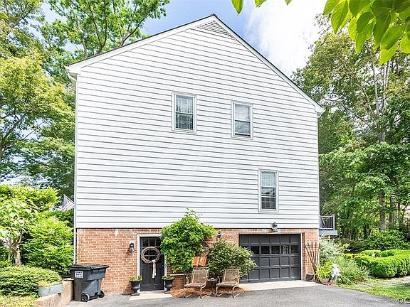 3rd image of 1809 Lancashire Dr