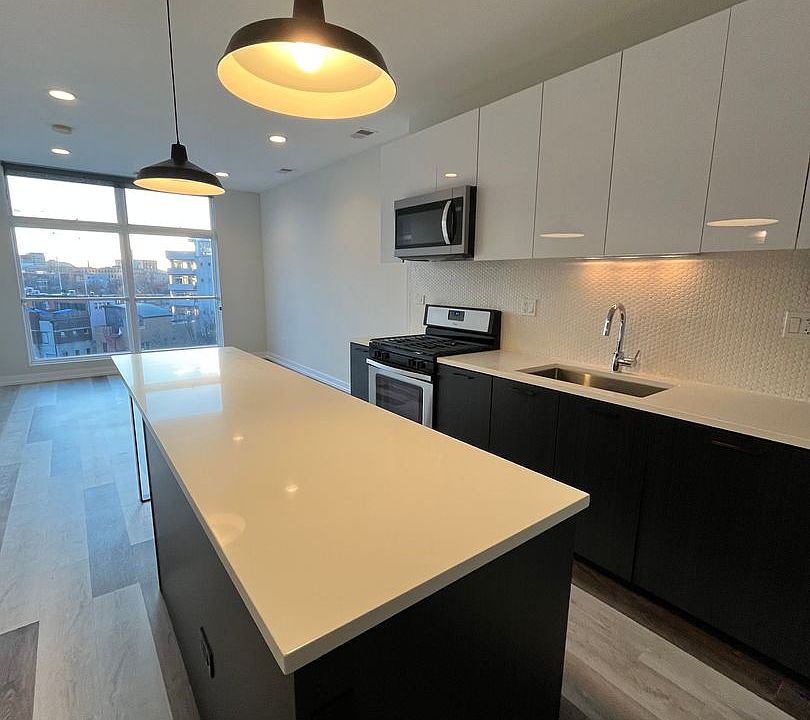 1st image of 713 N Milwaukee Ave #502