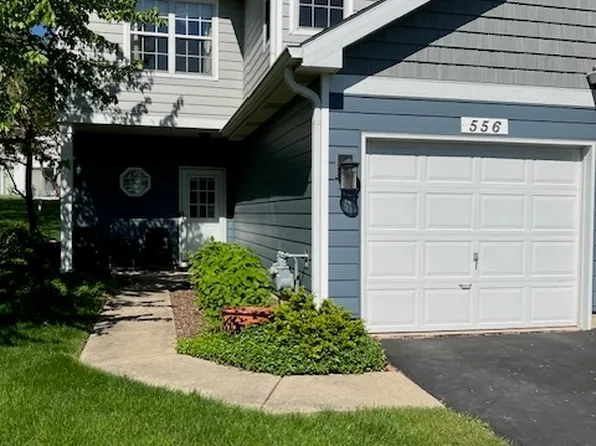 556 Woodhaven Dr, Mundelein, IL 60060