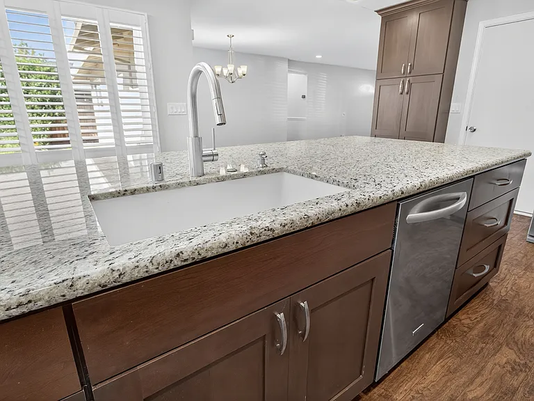 899 Ebbets Dr — Photo 10