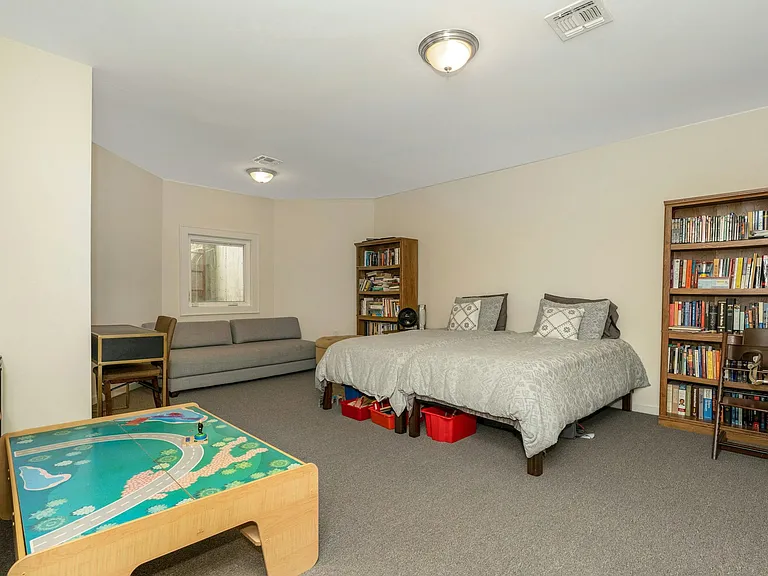 25 E Linden Ave — Photo 16