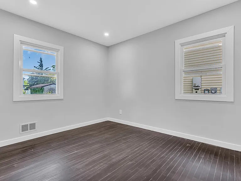 32 Northfield Ave — Photo 10