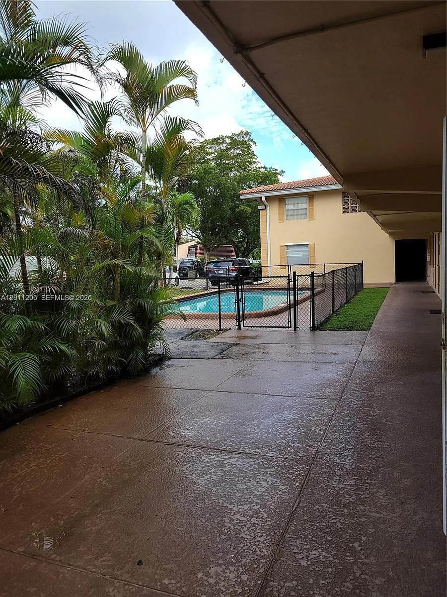 Building Photo - 8704 NW 35th St #105