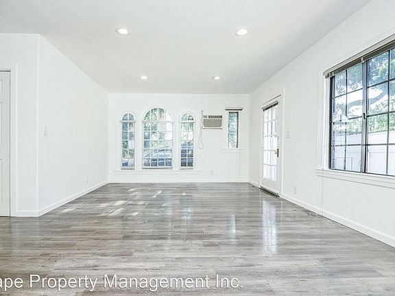 3rd image of 710 N Hayworth Ave #11160993