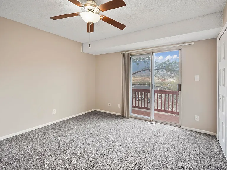608 Crown Ridge Dr — Photo 14